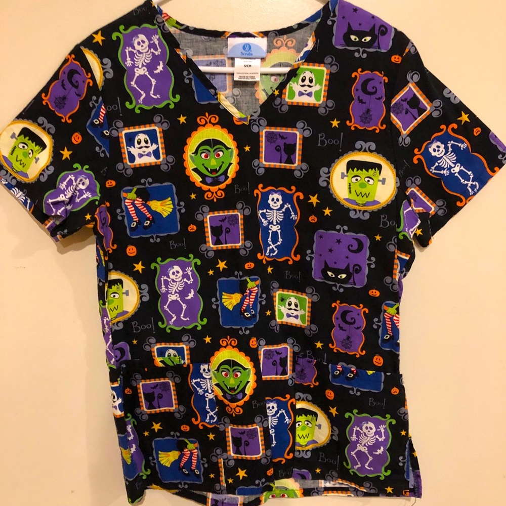 Halloween scrub top women’s size Medium